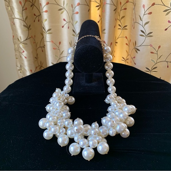 Faux Pearl Necklace - Picture 1 of 9